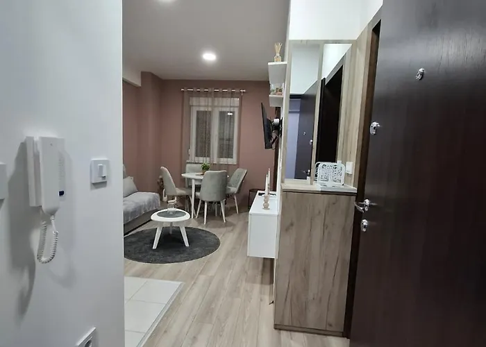 Διαμέρισμα Dora *